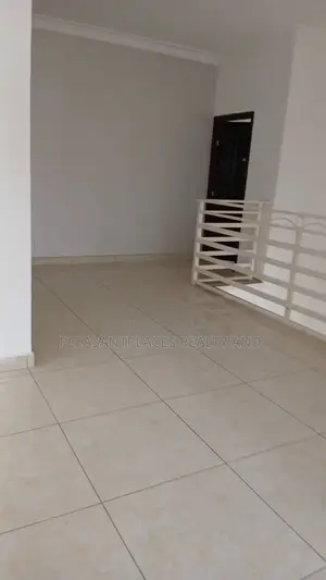 4bdrm House in Pleasantplaces And, Ashaley Botwe for rent