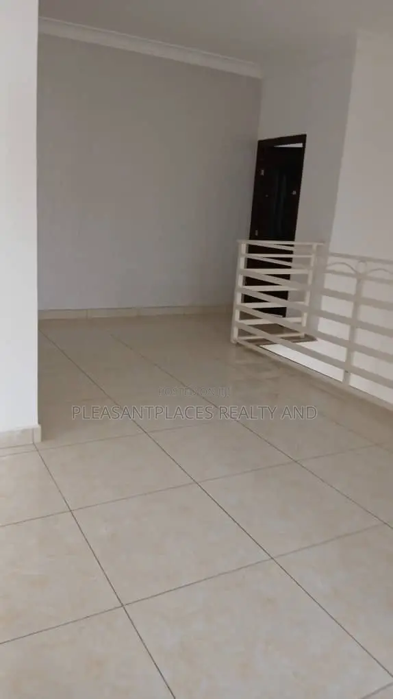 4bdrm House in Pleasantplaces And, Ashaley Botwe for rent