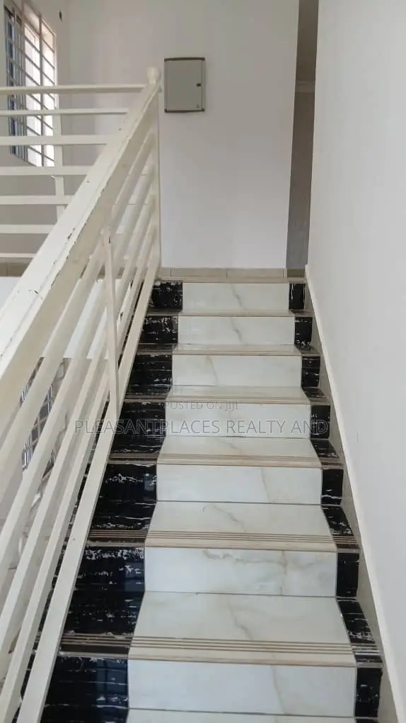 4bdrm House in Pleasantplaces And, Ashaley Botwe for rent
