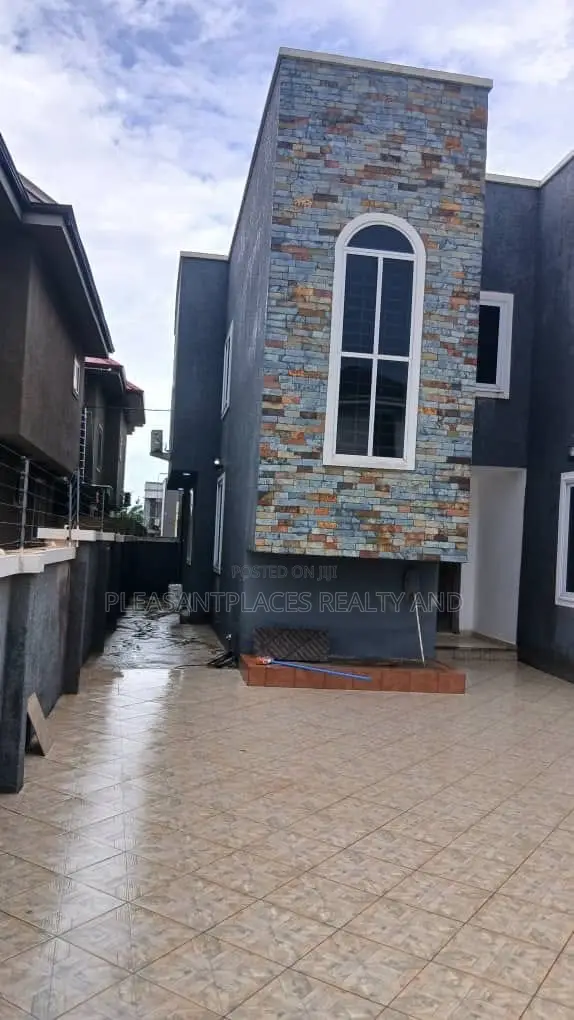4bdrm House in Pleasantplaces And, Ashaley Botwe for rent