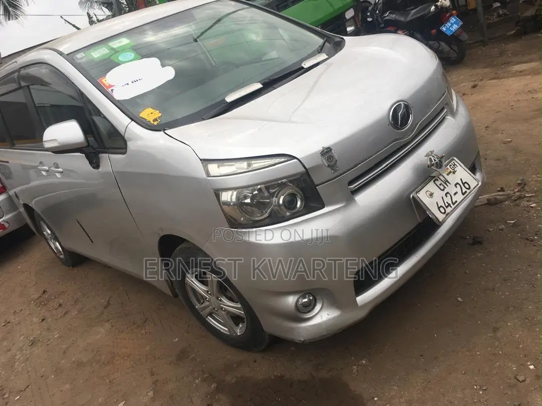 Toyota Voxy 2013 Gray