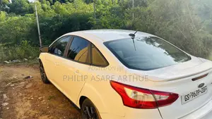 Ford Focus SE Sedan FWD (2.0L 4cyl 5M) 2013 White