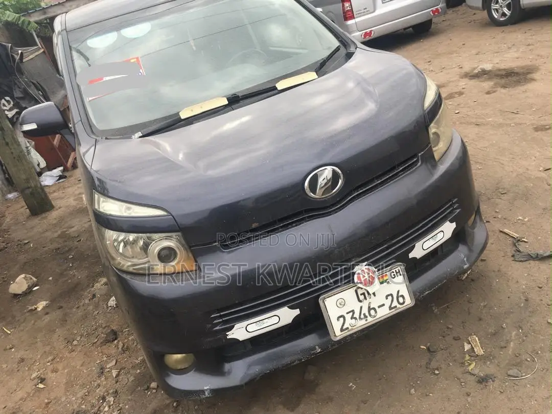Toyota Voxy 2012 Black