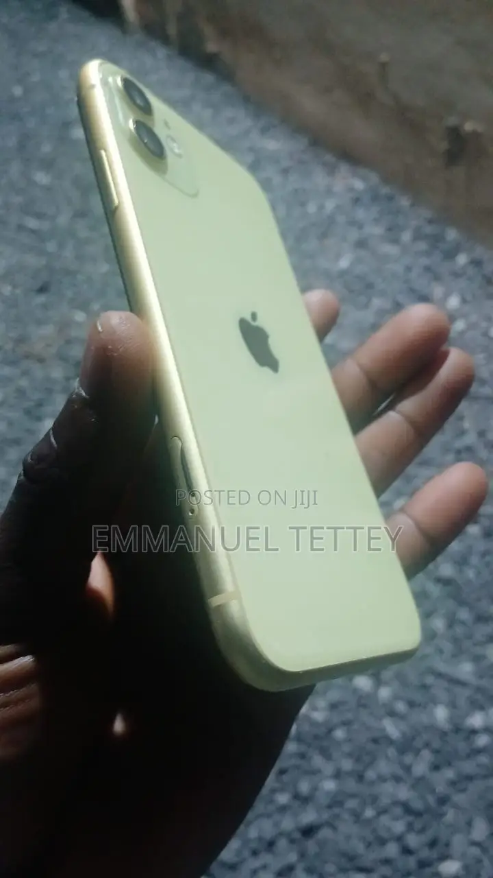 Apple iPhone 11 64 GB Yellow