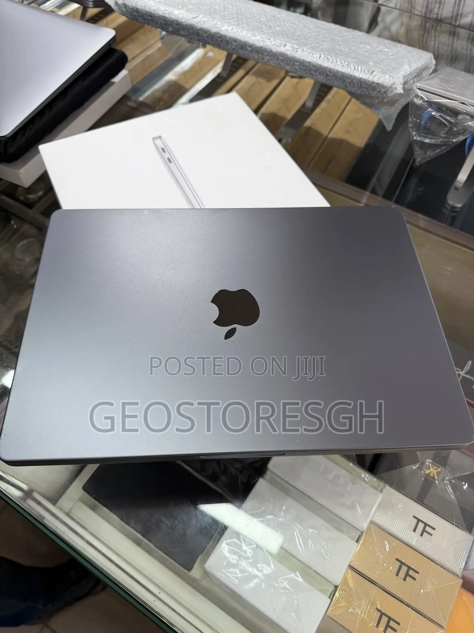 New Laptop Apple MacBook Pro 2023 M3 Pro 18GB Apple M3 Pro SSD 512GB