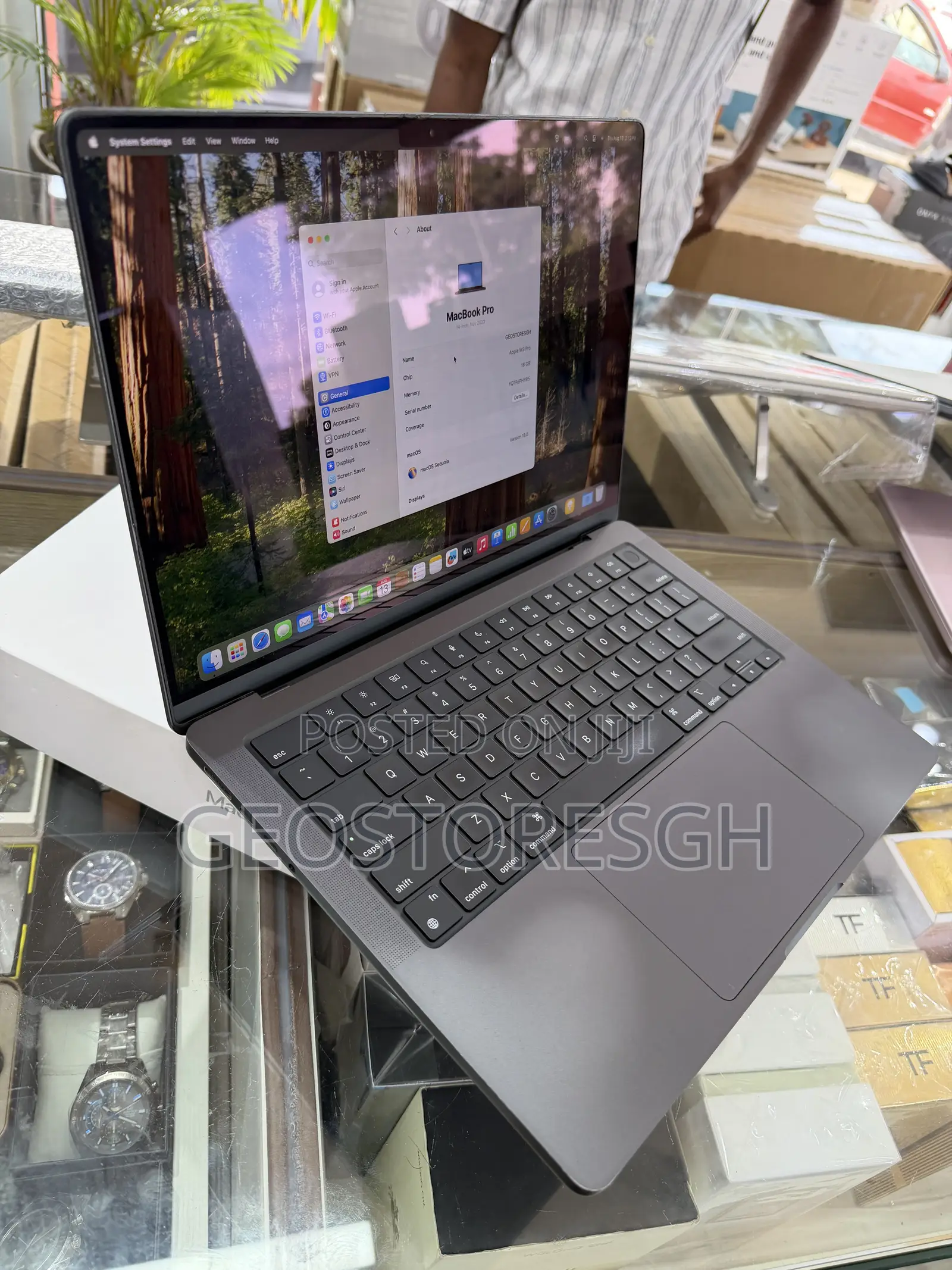 New Laptop Apple MacBook Pro 2023 M3 Pro 18GB Apple M3 Pro SSD 512GB