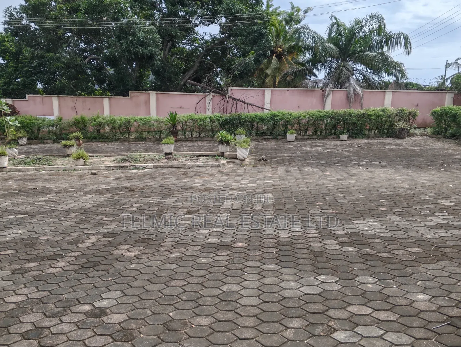 5bdrm House in Ofankor for sale