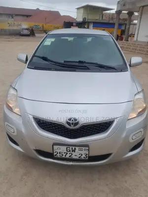 Toyota Yaris 2010 Silver