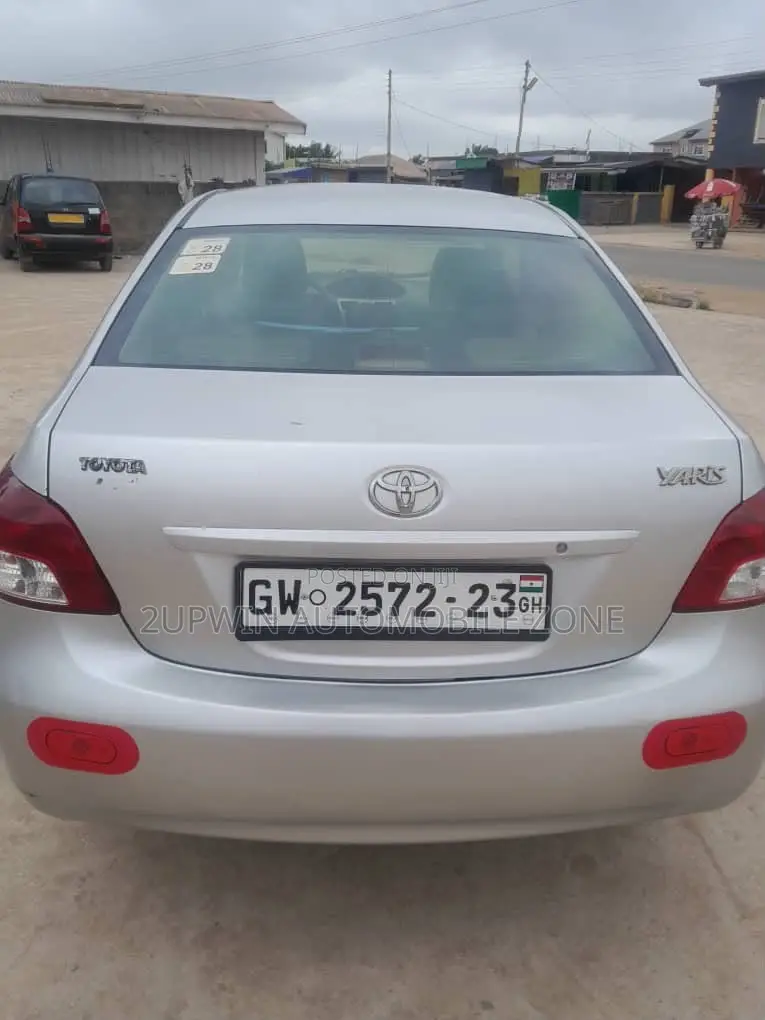 Toyota Yaris 2010 Silver