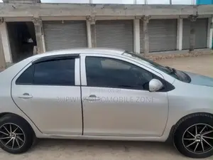 Toyota Yaris 2010 Silver