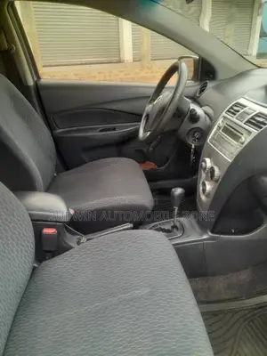 Toyota Yaris 2010 Silver
