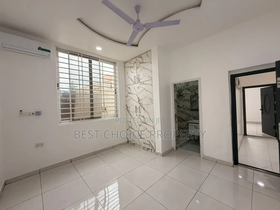 4bdrm Apartment in Lakeside for rent