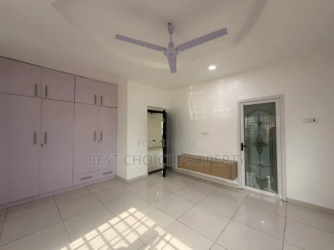4bdrm Apartment in Lakeside for rent