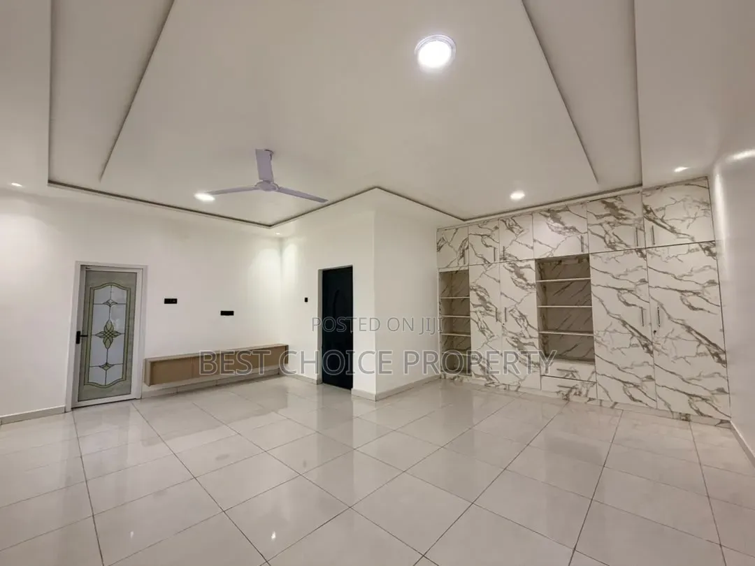 4bdrm Apartment in Lakeside for rent