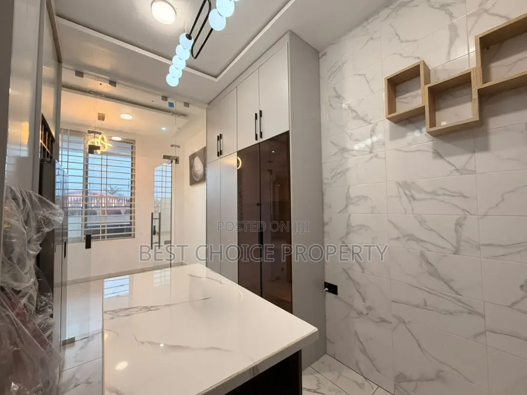 4bdrm Apartment in Lakeside for rent