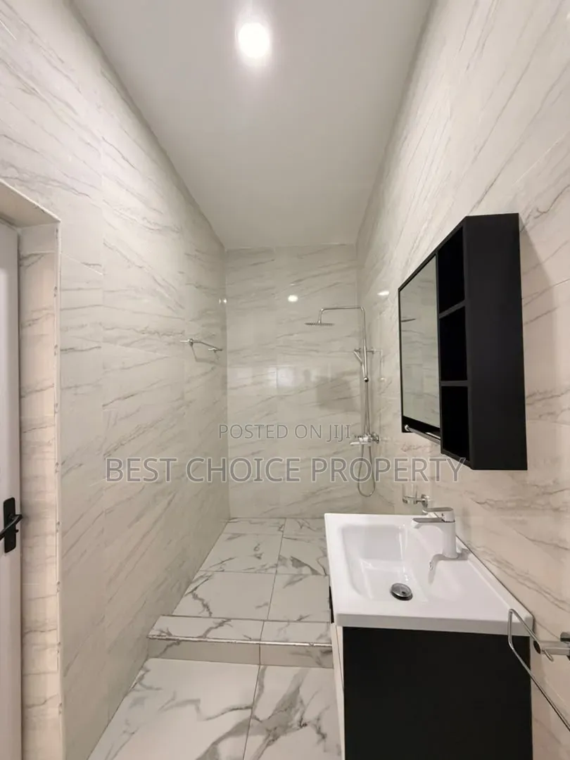 4bdrm Apartment in Lakeside for rent