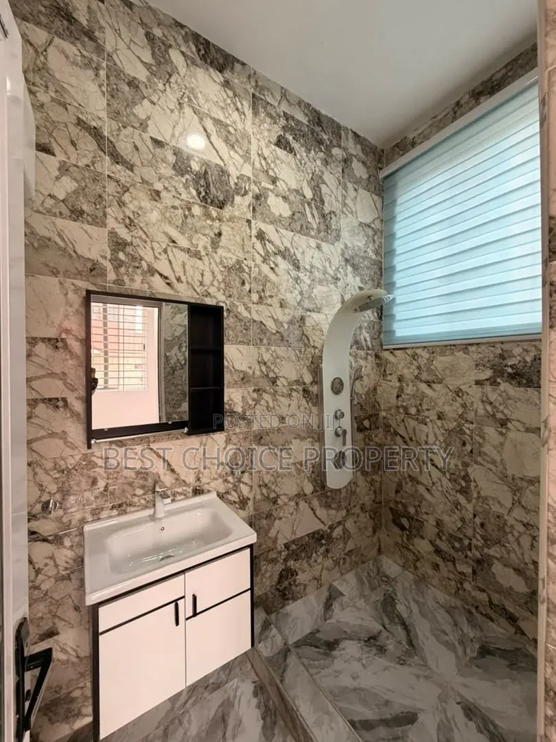 4bdrm Apartment in Lakeside for rent