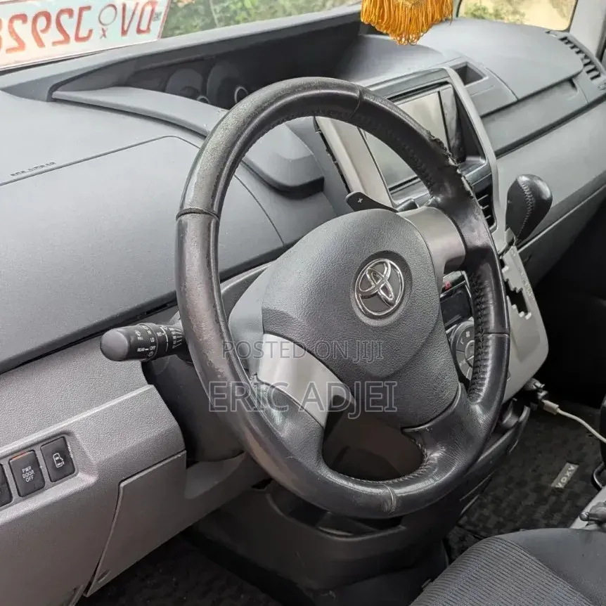Toyota Voxy 2012 Gray