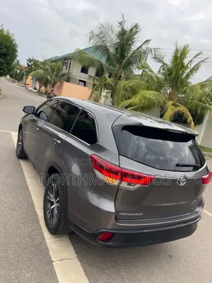 Toyota Highlander LE Plus 2019 Gray