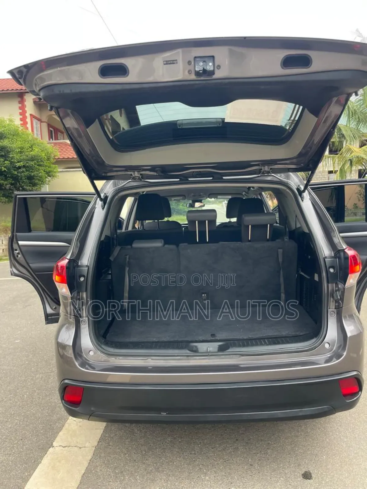 Toyota Highlander LE Plus 2019 Gray