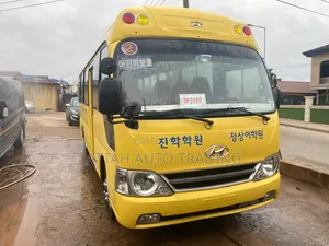 Hyundai County 2014 Yellow
