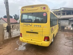 Hyundai County 2014 Yellow