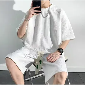 Off-Duty Style T-Shirt and Shorts Set