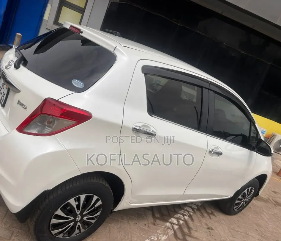 Toyota Vitz 2013 White