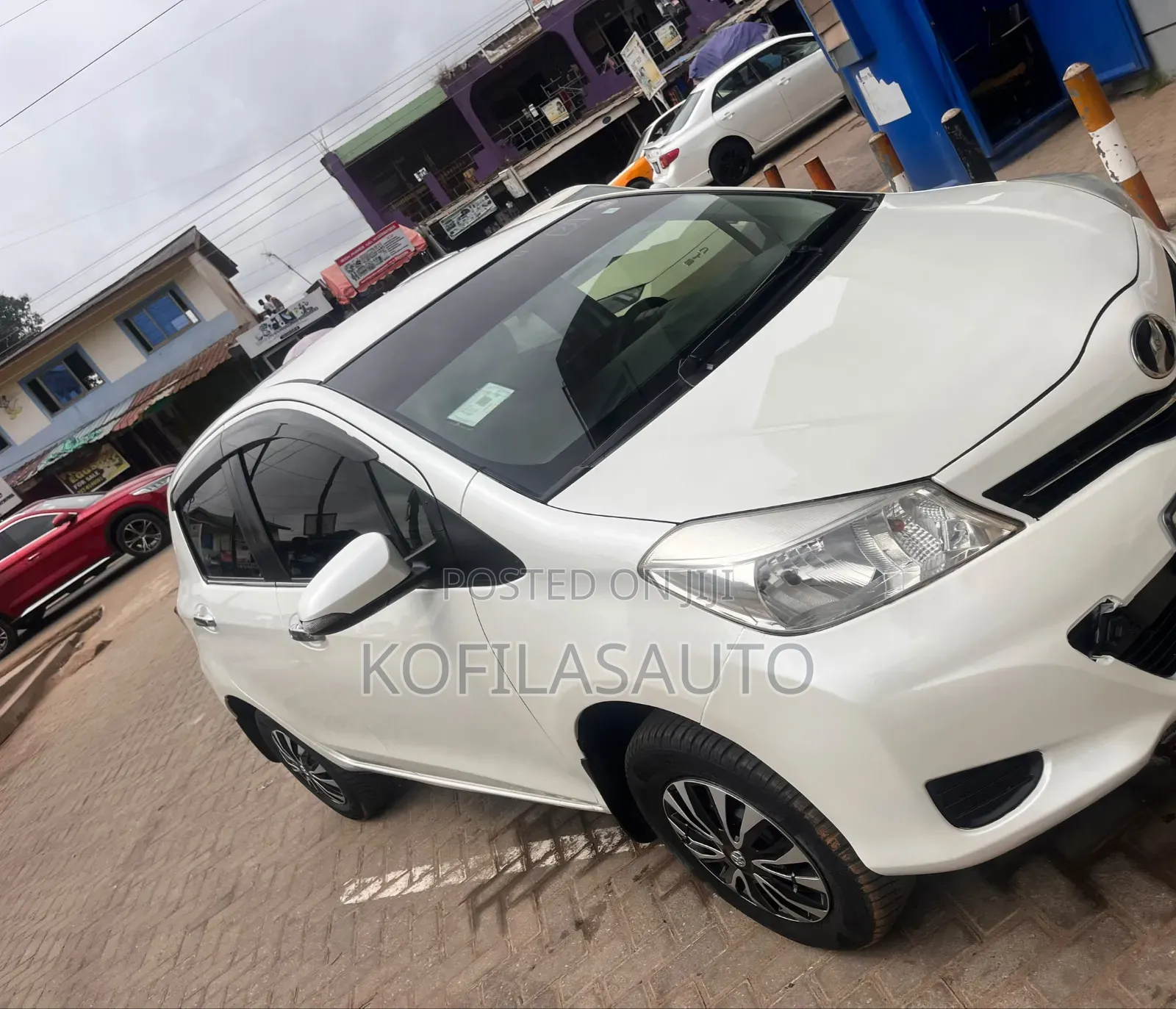 Toyota Vitz 2013 White