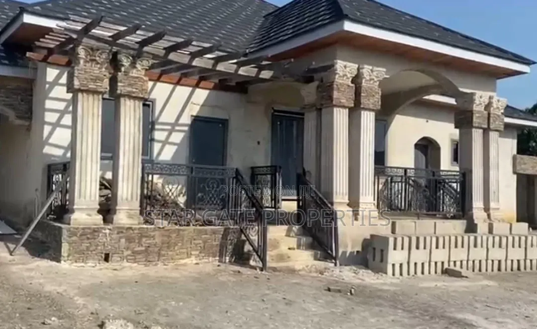 4bdrm House in Appiadu, Near Tech, Kumasi Metropolitan for sale