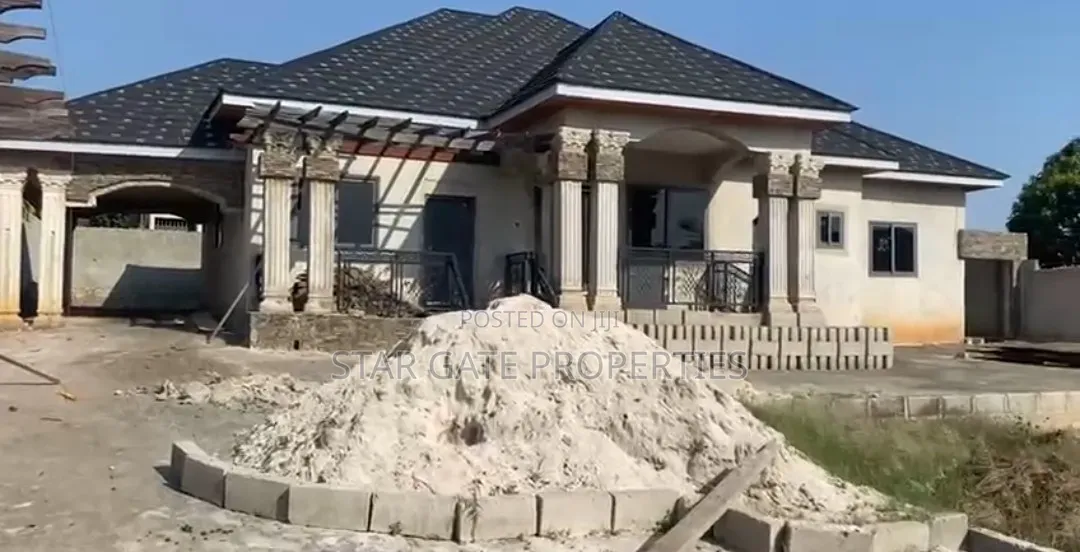 4bdrm House in Appiadu, Near Tech, Kumasi Metropolitan for sale