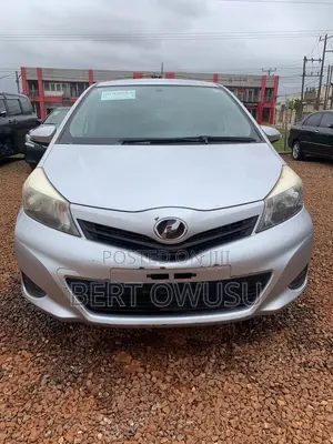 Toyota Vitz 2013 Silver