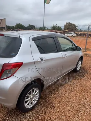 Toyota Vitz 2013 Silver