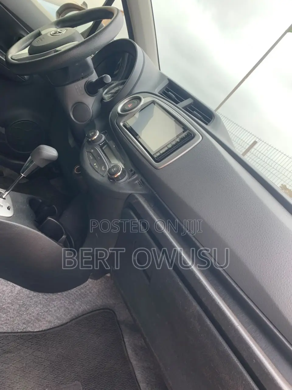 Toyota Vitz 2013 Silver