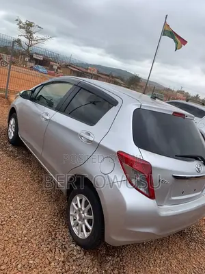 Toyota Vitz 2013 Silver