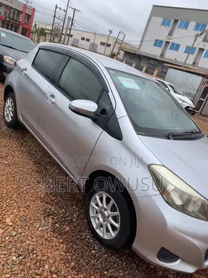 Toyota Vitz 2013 Silver