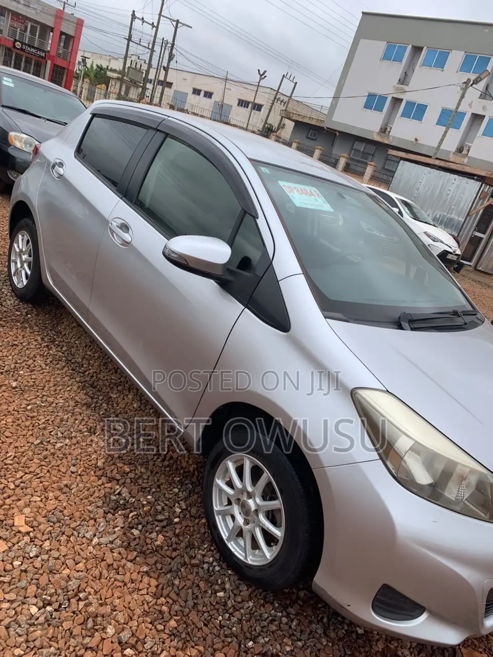Toyota Vitz 2013 Silver