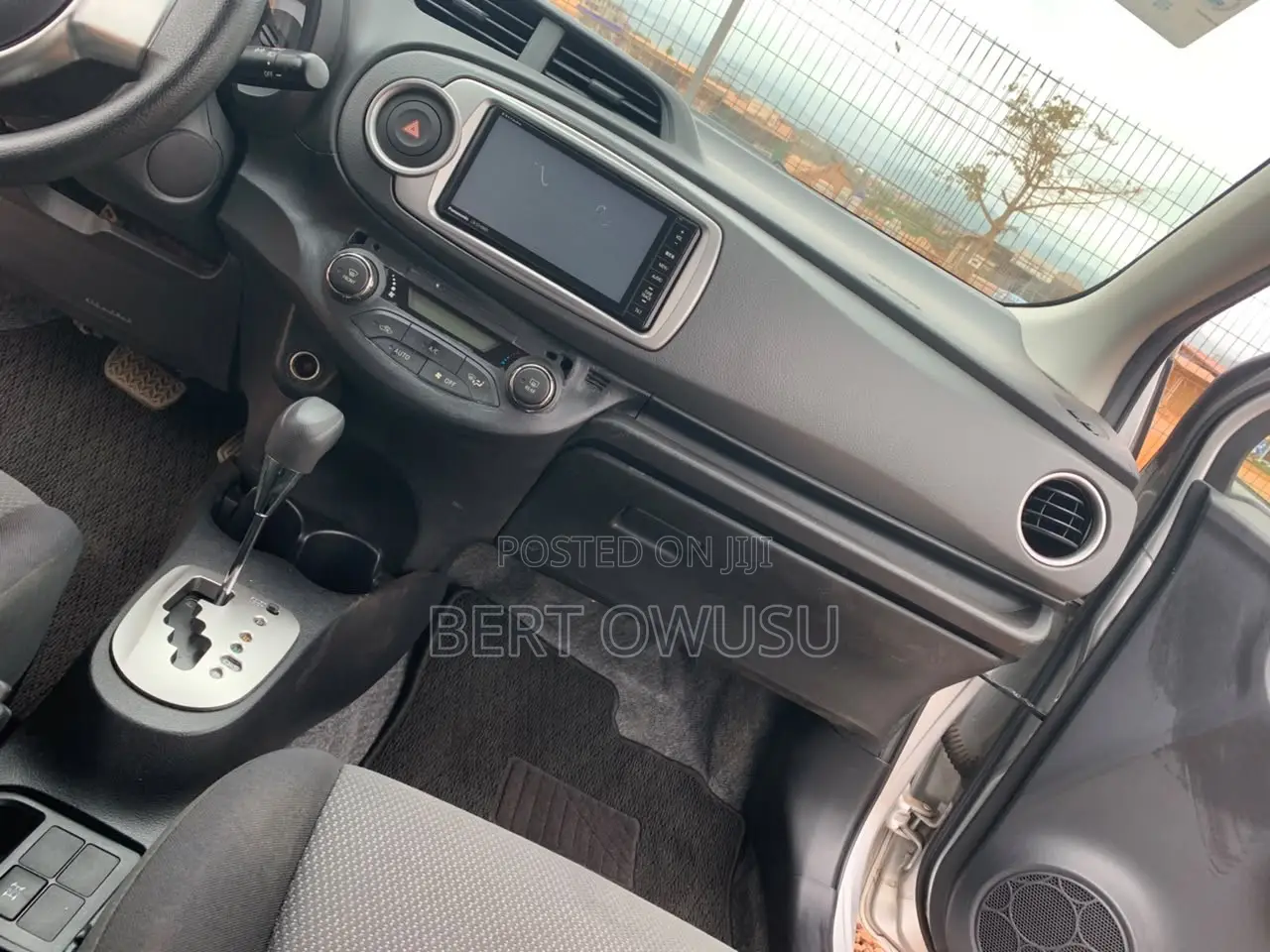 Toyota Vitz 2013 Silver