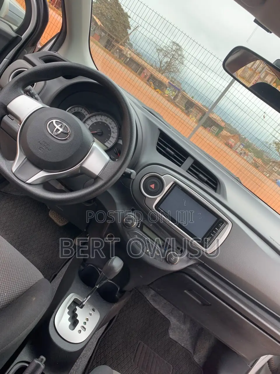 Toyota Vitz 2013 Silver