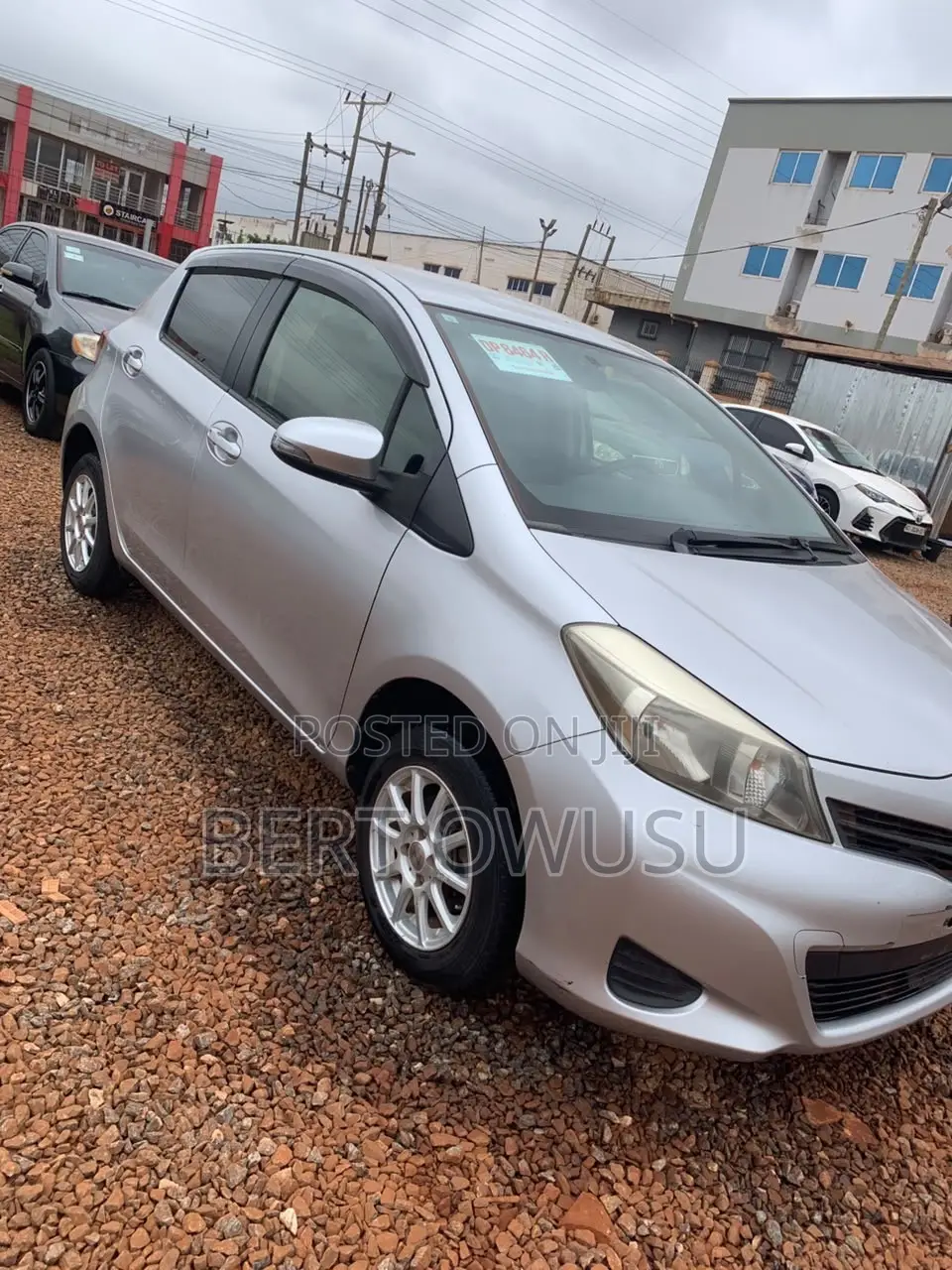Toyota Vitz 2013 Silver
