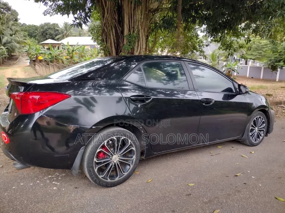 Toyota Corolla 2015 Black