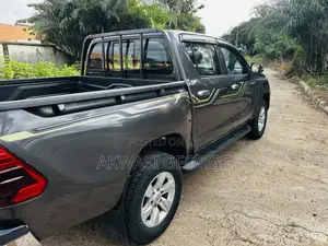 Toyota Hilux Revo Double Cab Deisel 2.4 AWD 2019 Gray