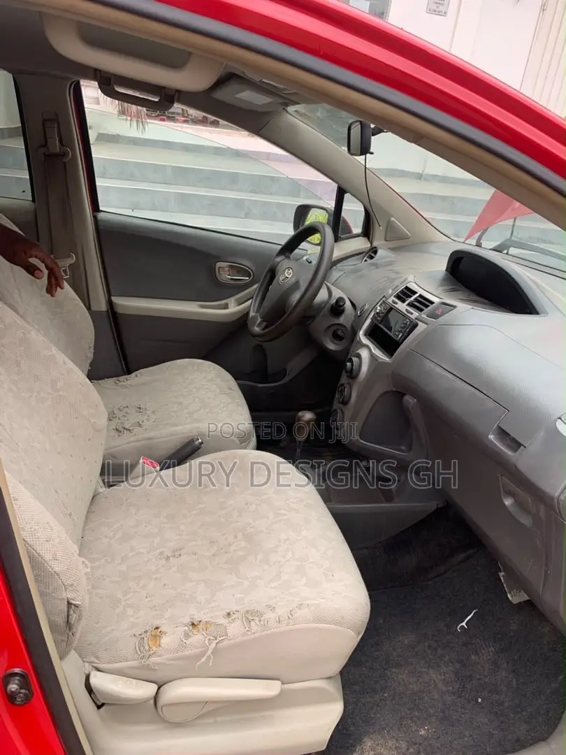 Toyota Vitz 2010 Red