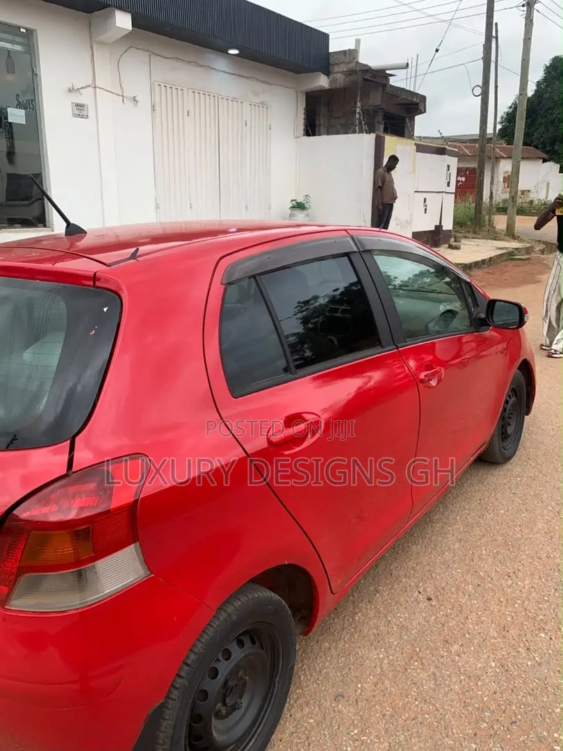 Toyota Vitz 2010 Red