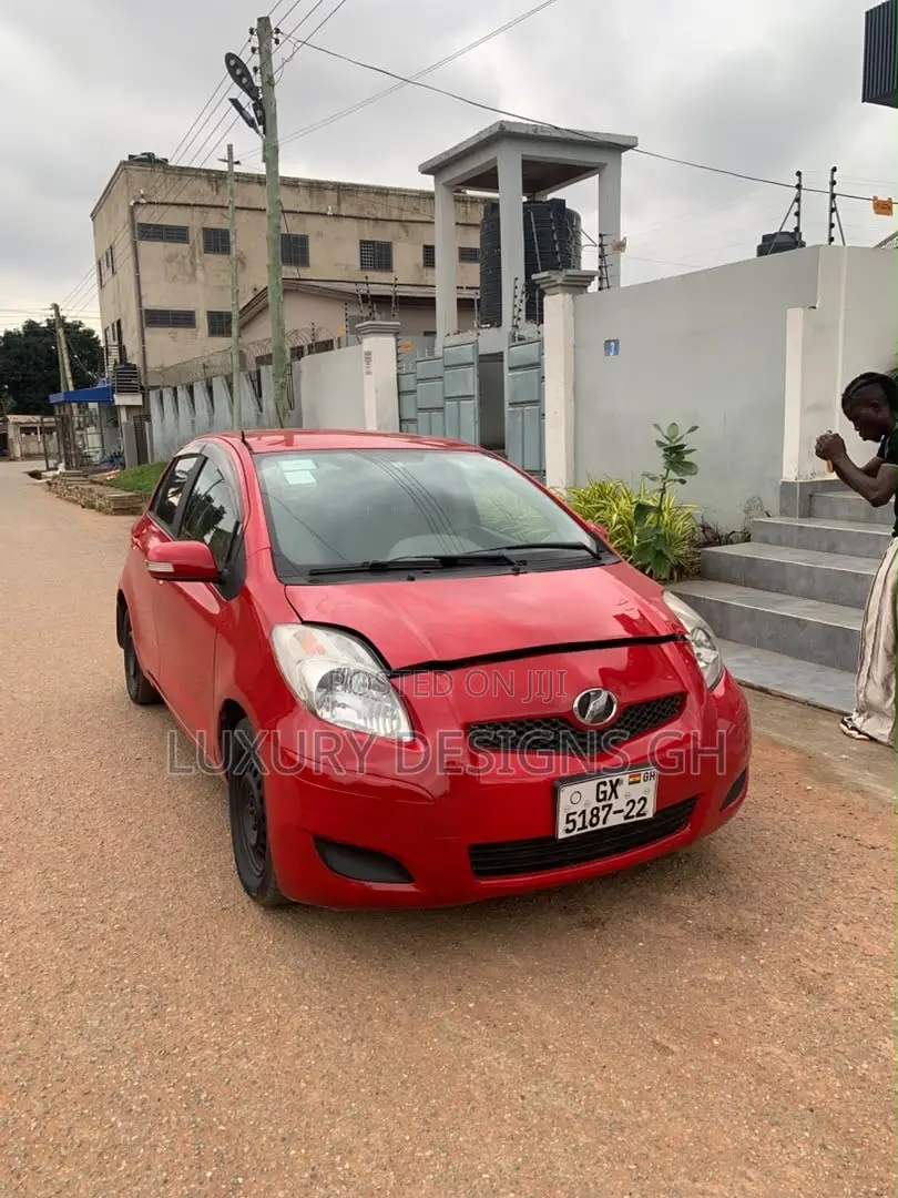 Toyota Vitz 2010 Red