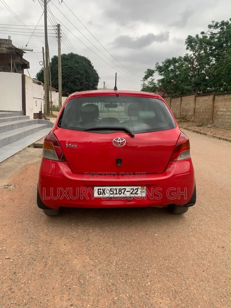 Toyota Vitz 2010 Red