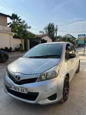 Toyota Vitz 2012 Silver