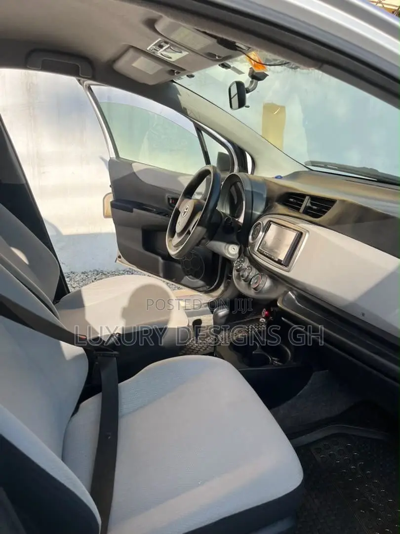 Toyota Vitz 2012 Silver