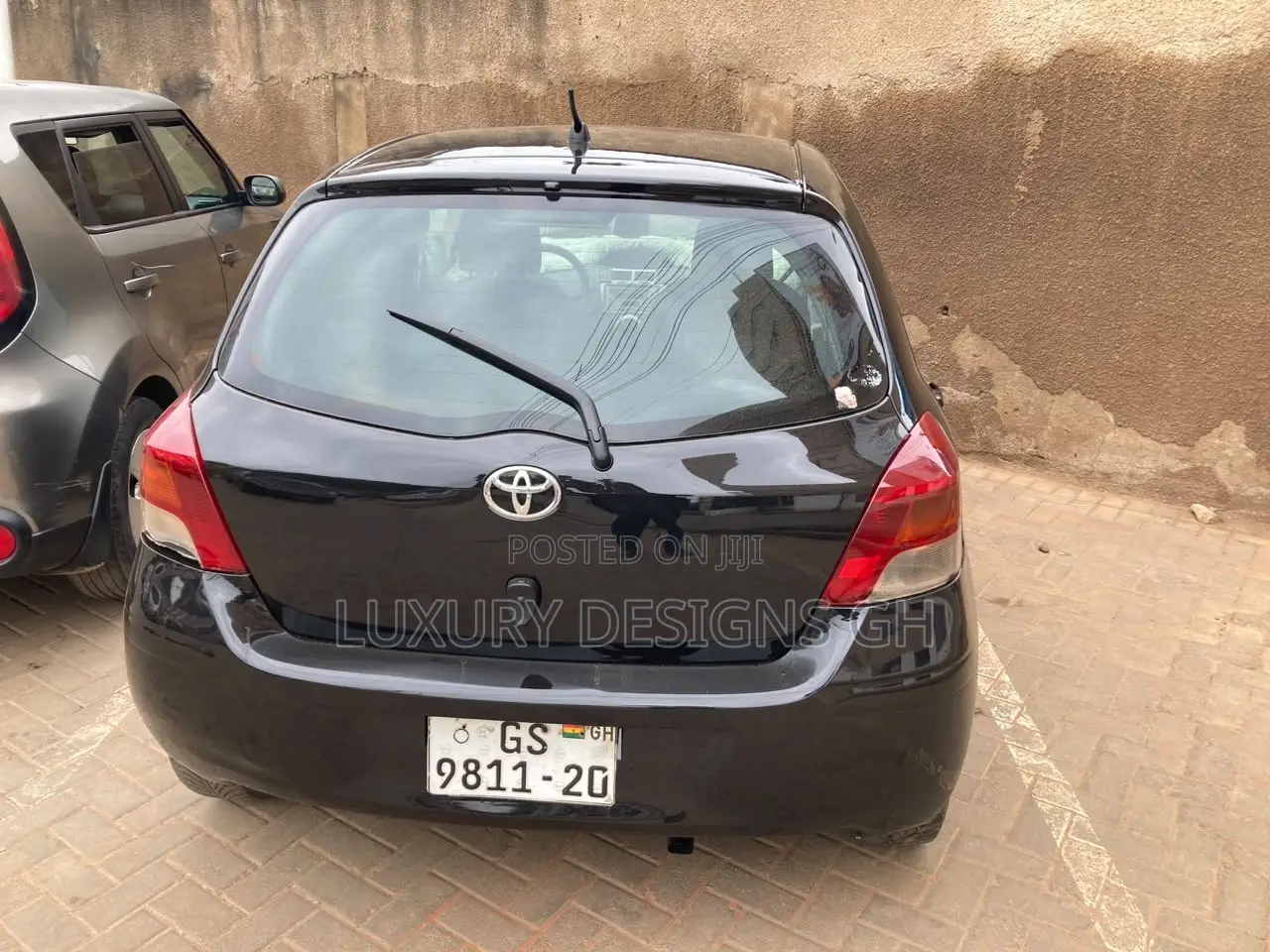 Toyota Vitz 2010 Black