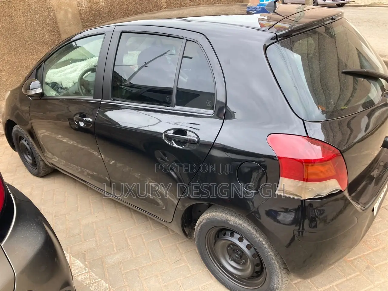 Toyota Vitz 2010 Black